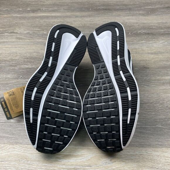 Nike Women's Run Swift 3 Running Shoes DR2698-002 Black White Size 10.5 NWOB - Picture 7 of 8